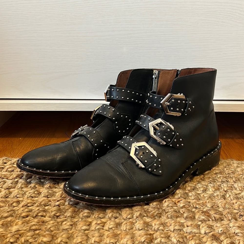 Gianni Bini ankle boots